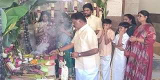 குடும்பத்தினருடன் பொங்கல் கொண்டாடிய ஓபிஸ்