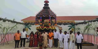 ஐந்து டன் செங்கரும்பில் திருத்தேரை வடிவமைத்த விவசாய குடும்பம்