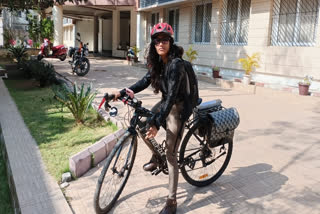 CYCLIST MOUNTAINEER SAMEERA