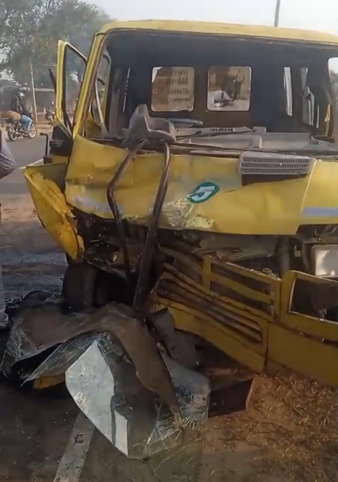 MORENA EICHER CANTER HIT SCHOOL BUS