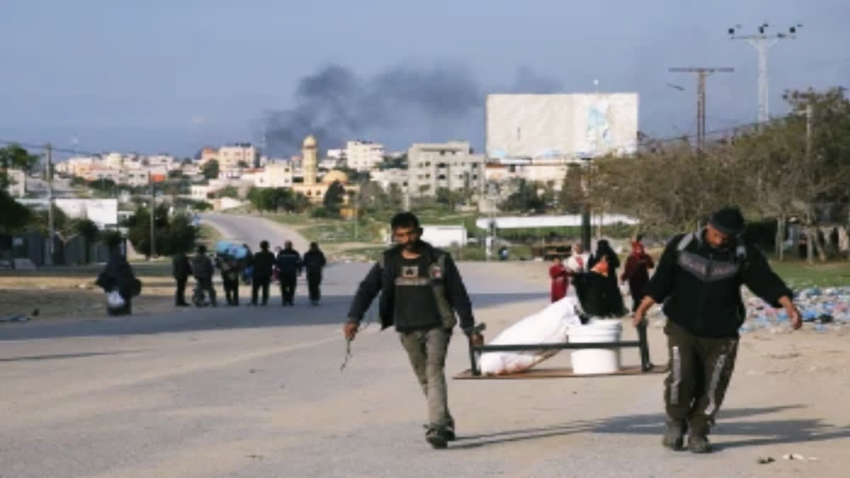 Israeli Forces Kill Patient, Wound Others as Army Pushes to 'Evacuate' Gaza's Nasser Hospital Israeli fire kills patient and wounds others, medics say, as army pushes to evacuate a Gaza hospital