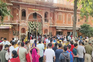 Crowd of devotees at Tadkeshwar Mahadev Temple