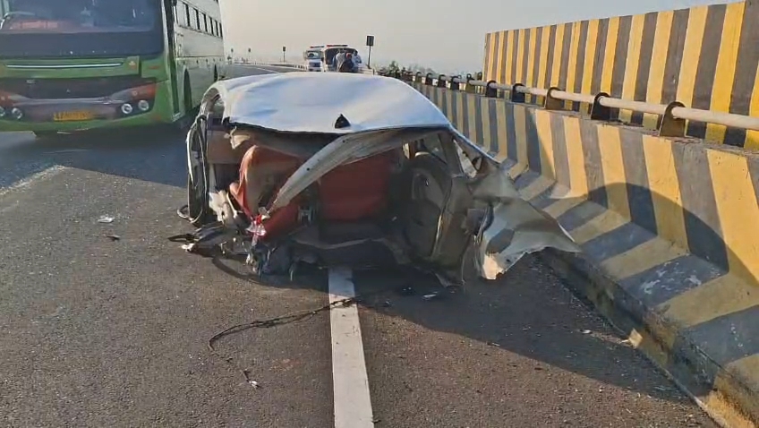 જેતલસર ઓવરબ્રિજ પર કારનો અકસ્માત