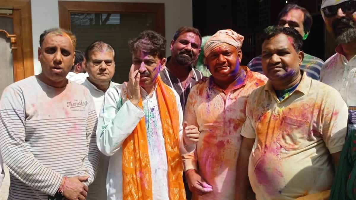 Congress MP Imran Masood playing Holi with party workers in Saharanpur