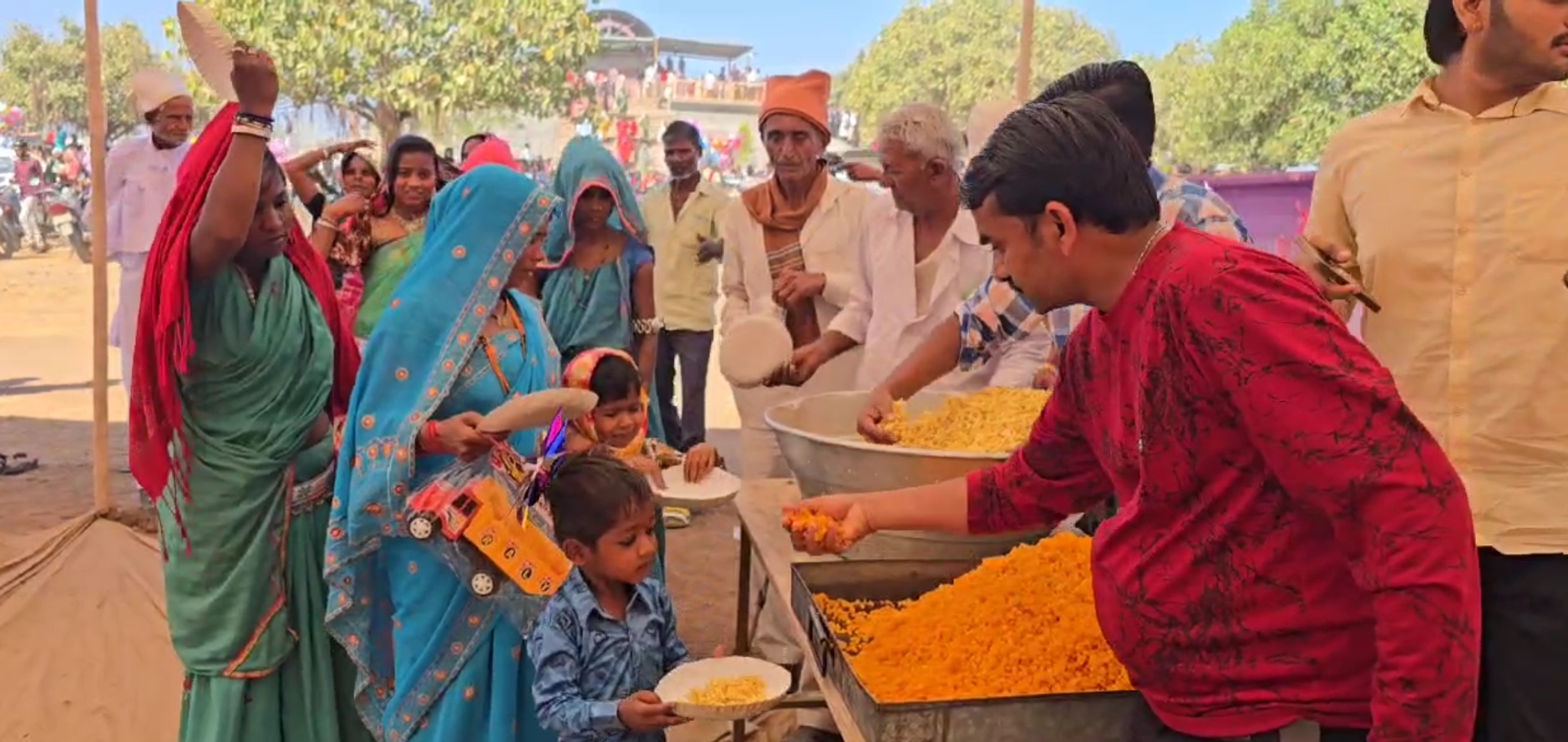 જુનાગઢના કેશોદમાં આવેલ ધુણેશ્વર દાદાનો લોકમેળામાં મહાપ્રસાદનું આયોજન કરાય છે