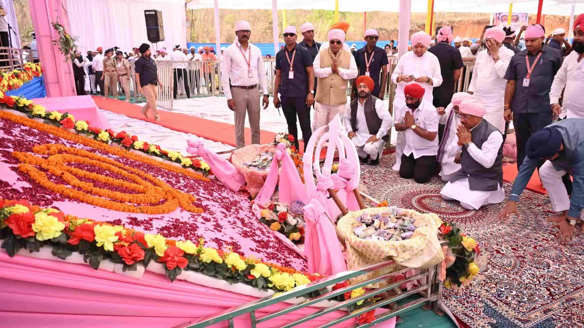 Hola Mohalla Garhphuljhar