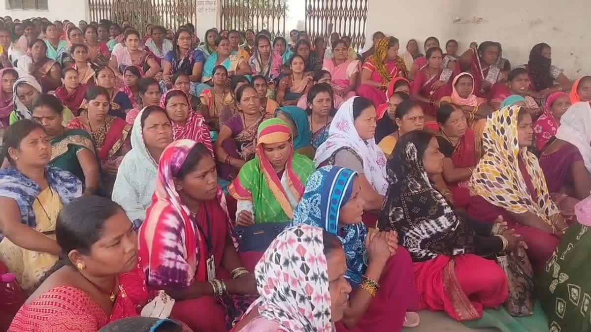 Mitanins protest for salary hike