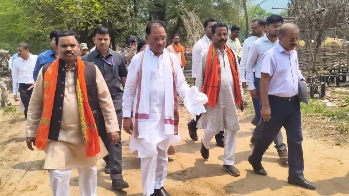 छत्तीसगढ़ के अंतिम छोर पर पहुंचा सुशासन तिहार, सीएम ने नक्सल विरोधी अभियान  में शामिल सुरक्षाकर्मियों से भी की मुलाकात