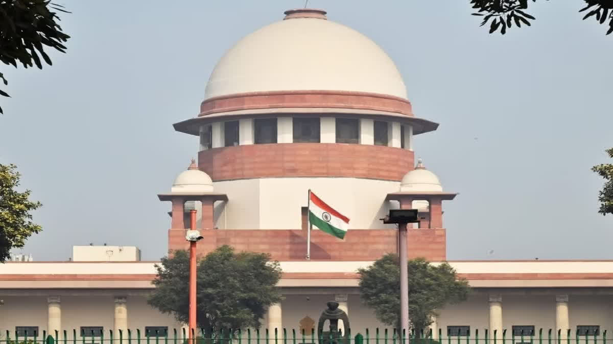 Flowers Exchanged In Courtroom, Rape Victim And Accused Inform SC They Are Willing To Marry