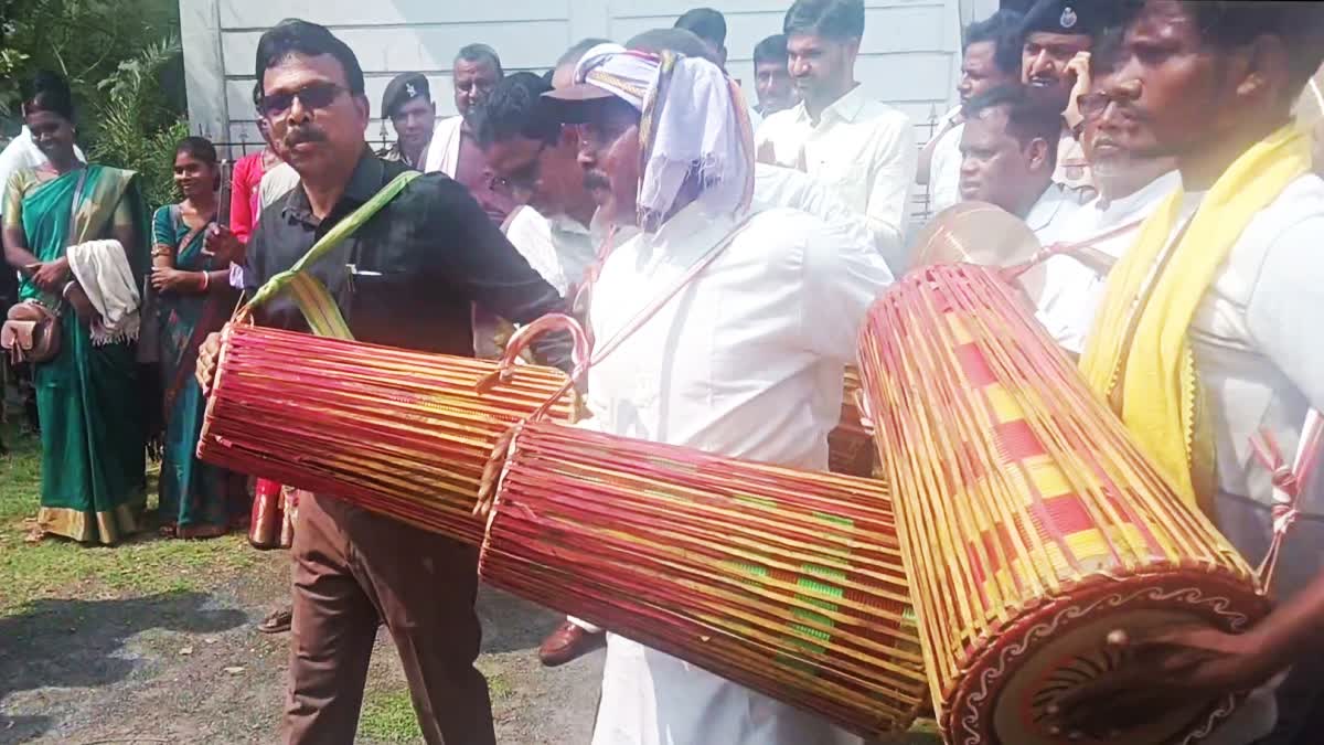 आदिवासियों के लिए पारंपरिक वाद्य यंत्र जीवन का हिस्सा, जानें क्या है महत्व
