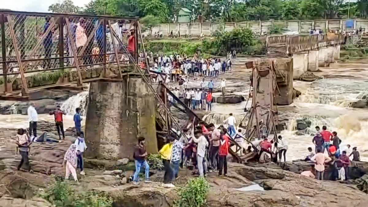 bridge collapsed