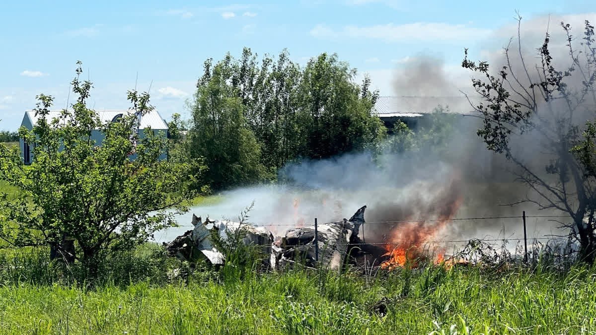 A plane carrying a pilot and 11 passengers on a skydiving outing in Missouri crashed