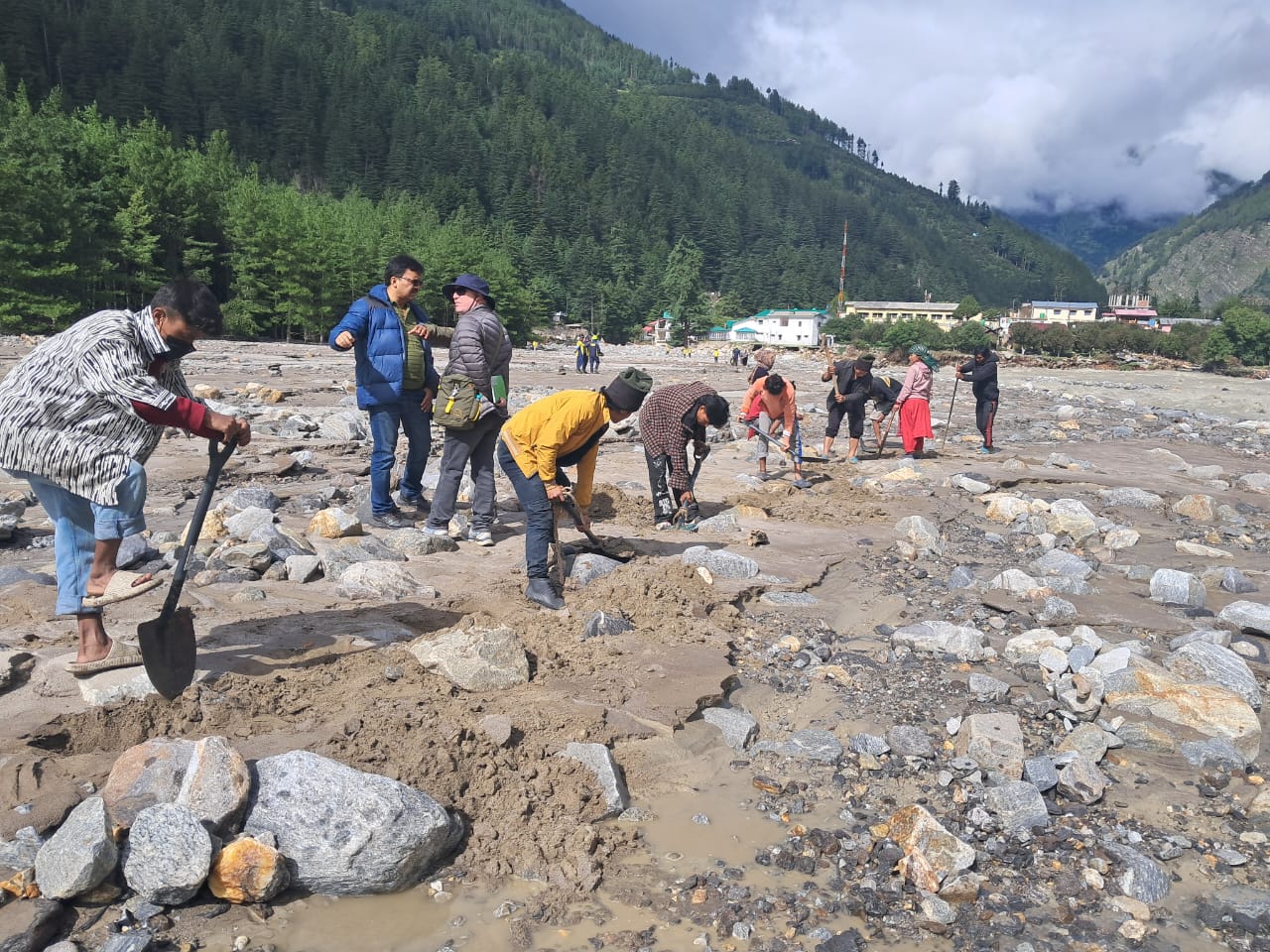 Geological Team in Dharali