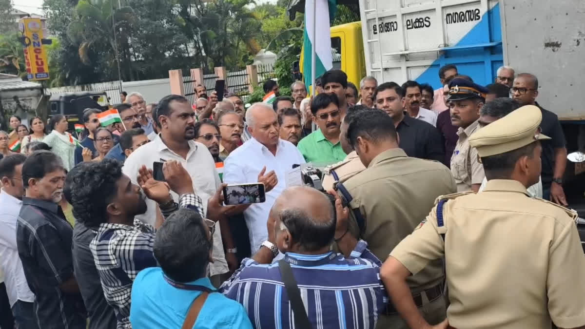 STRIKE IN THRISSUR YOUTH CONGRESS ATTACK IRINJALAKUDA MUNICIPALITY YOUTH CONGRESS ATTACK IN THRISSUR