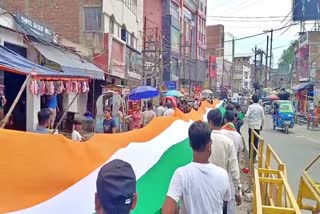 1100 feet long tricolor