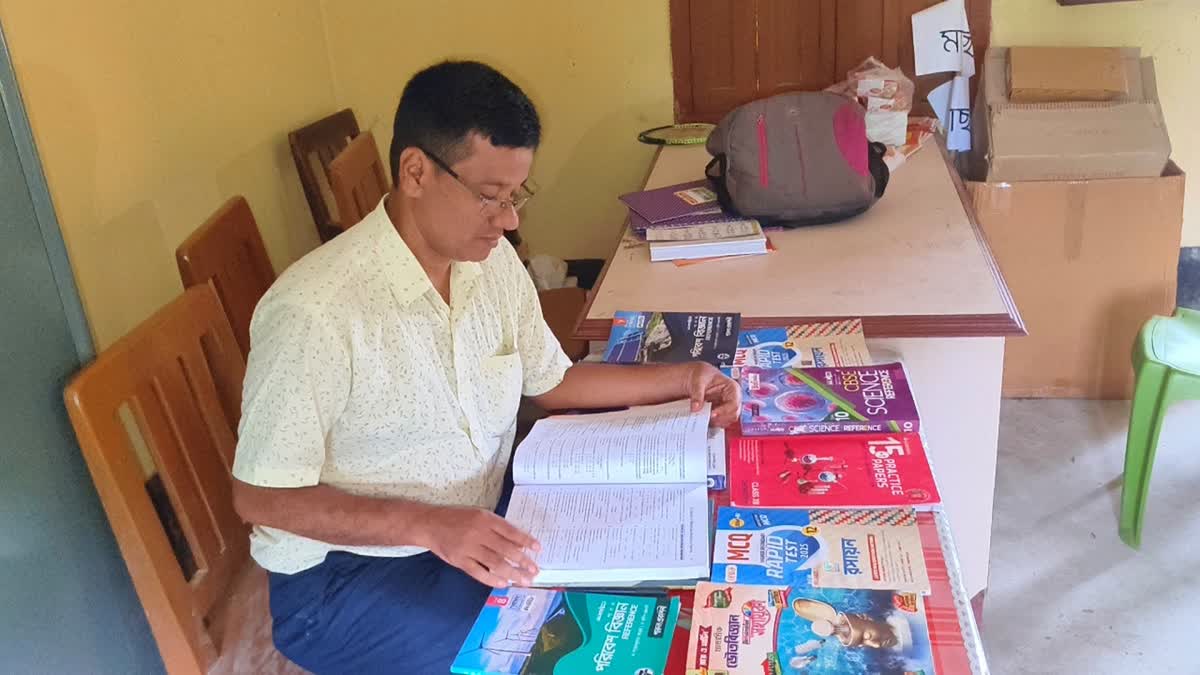 SCHOOL TEACHER GETS SCIENCE AWARD