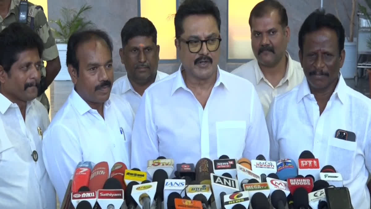 'விஜயகாந்துடன் மீண்டும் நடித்தது போல் இருந்தது...' - சண்முக பாண்டியனை பாராட்டிய சரத்குமார்!