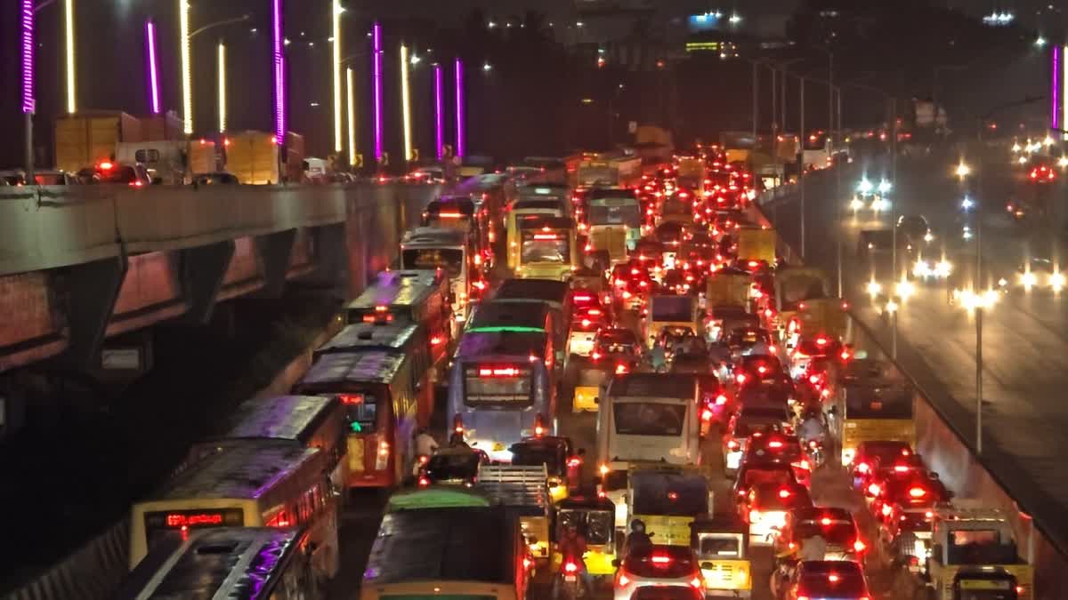 தீபாவளிக்கு சொந்த வாகனங்களில் செல்கிறீர்களா? ஜிஎஸ்டி வேண்டாம்... ஈசிஆர், ஓஎம்ஆர் ரூட்டை பிடிங்க!