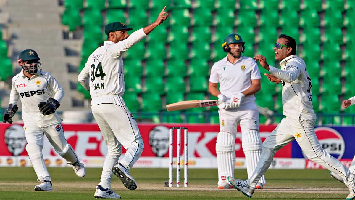 PAKISTAN BEAT SOUTH AFRICA