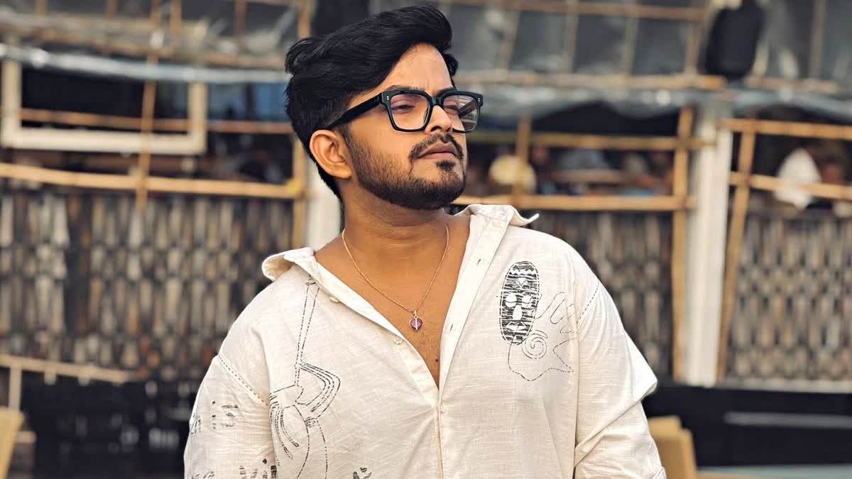 sayak-chakraborty-slams-netizens-on-bad-remarks-to-his-mother-in-social-media