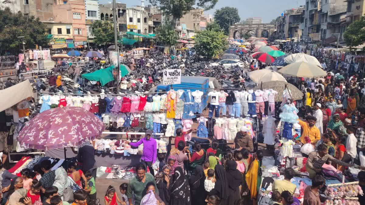 અમદાવાદના લાલ દરવાજા બજારમાં દિવાળીની ખરીદીનો અદભૂત માહોલ