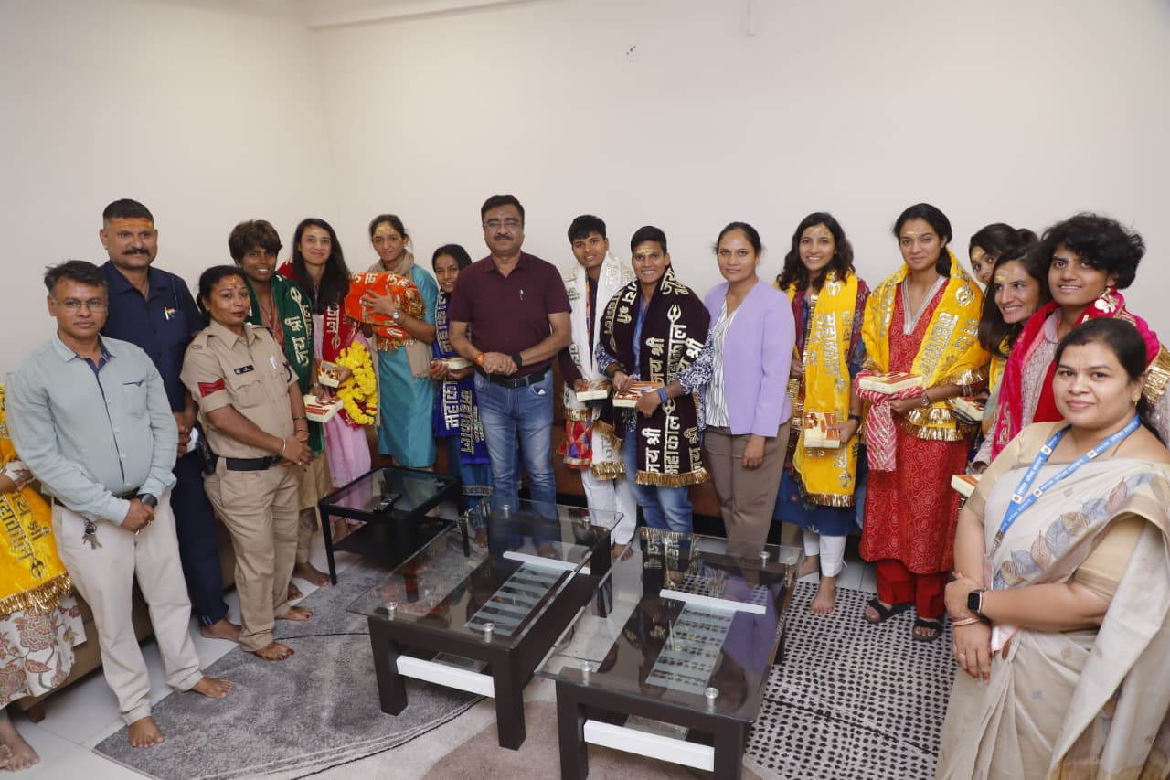 women cricket team Worship Mahakal