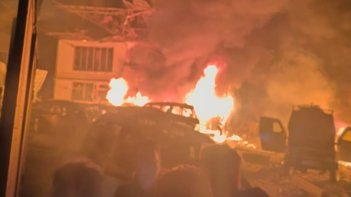 இரவில் அதிர்ந்த ஜம்மு காஷ்மீர்; காவல் நிலையத்தில் பயங்கர வெடி விபத்து - 9 பேர் பலி; பலர் படுகாயம்