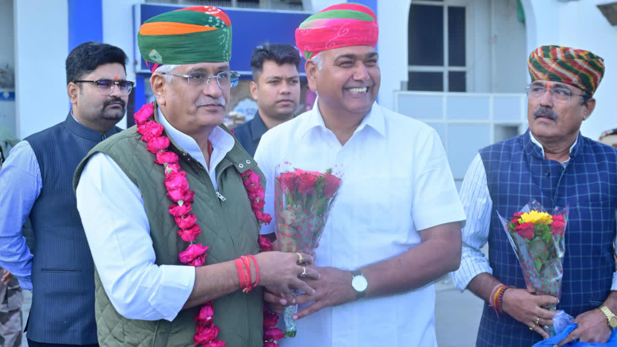 MLA Babu Singh welcoming Minister Shekhawat
