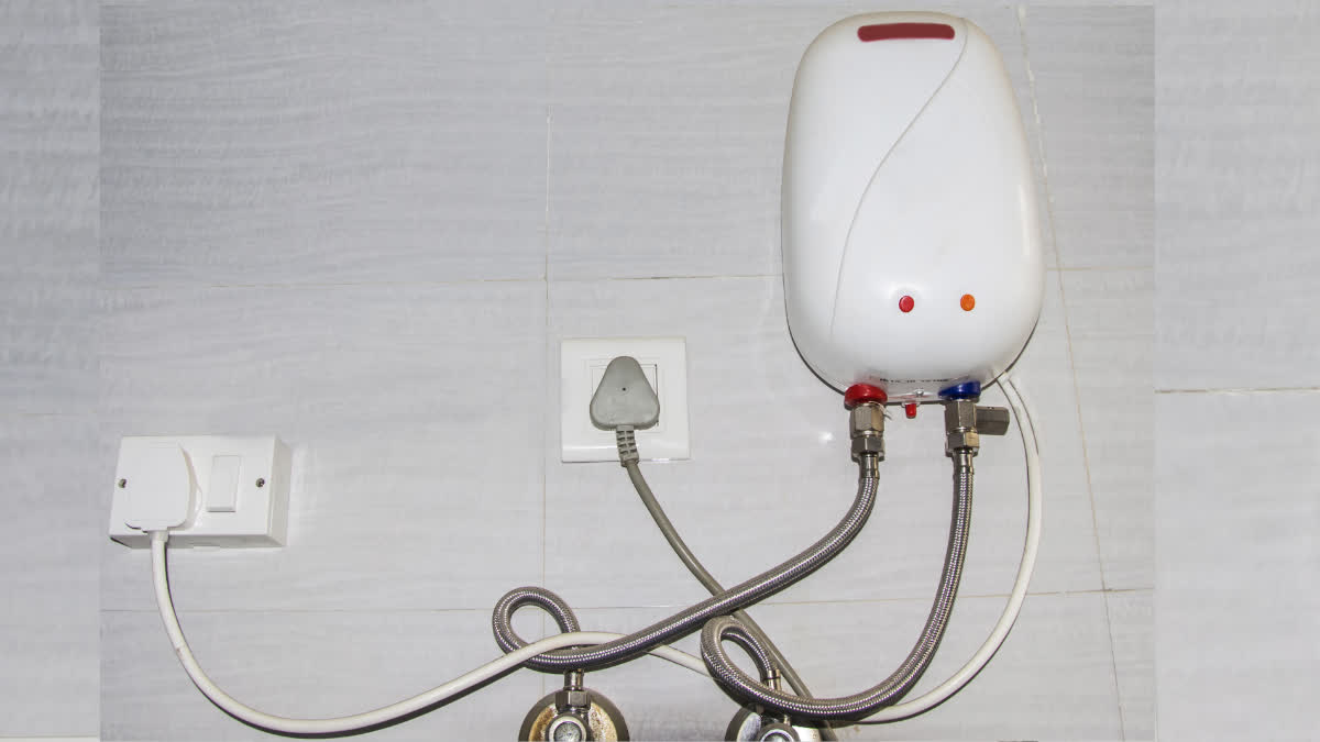 If you are using a geyser in winter, then keep these things in mind, otherwise it may explode.