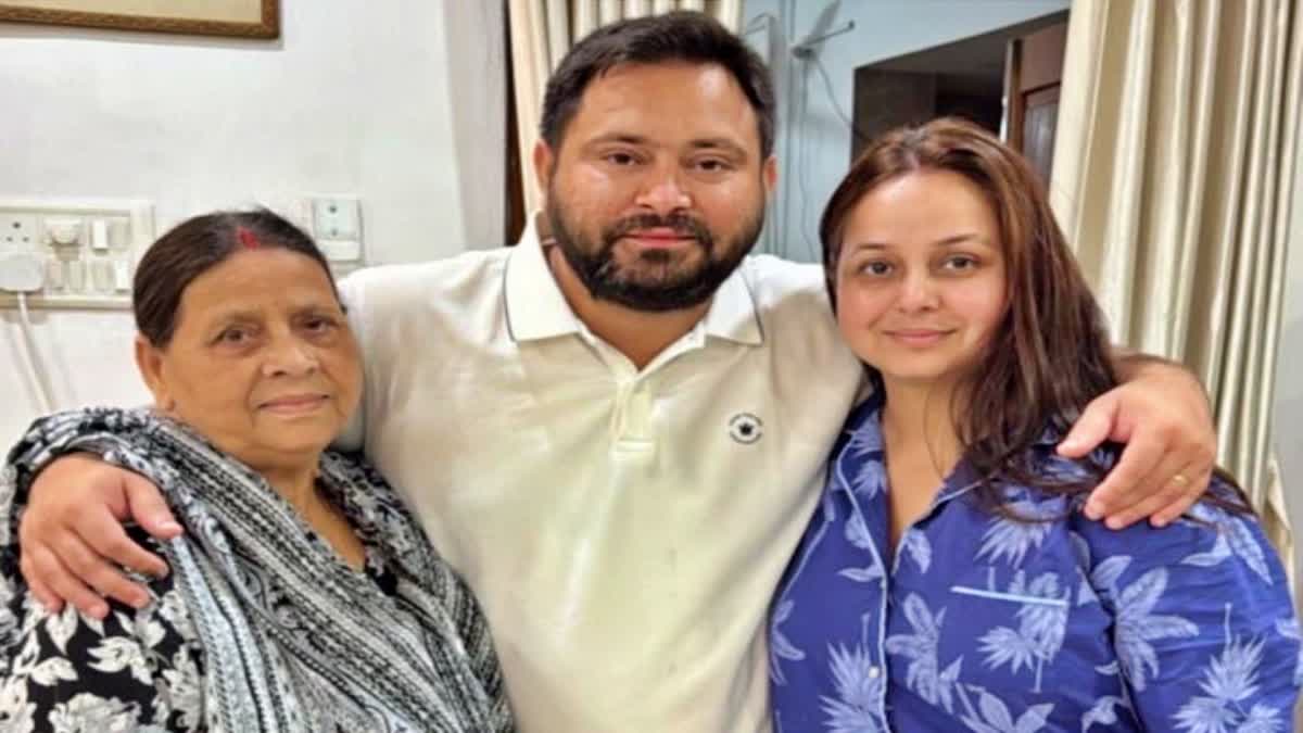 राबड़ी देवी और तेजस्वी यादव के साथ रोहिणी आचार्य