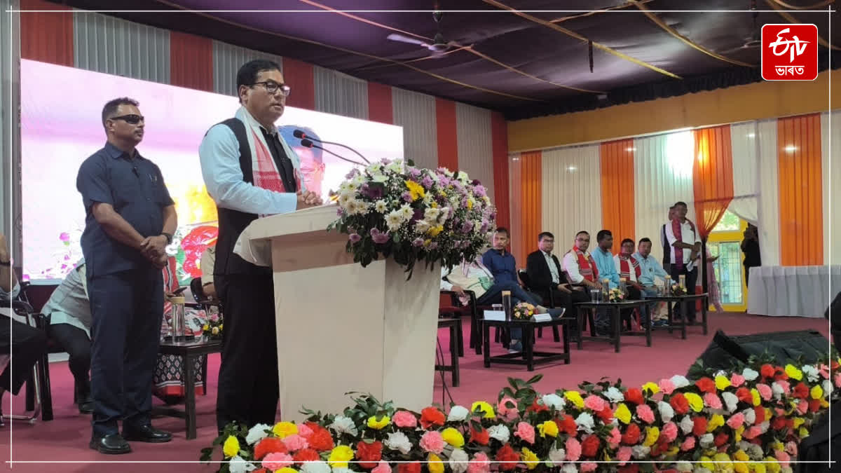 Union Minister Sarbananda Sonowal pays respectful tribute to the legendary figure Birsa Munda