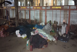 Devotees forced to spend the night in the open