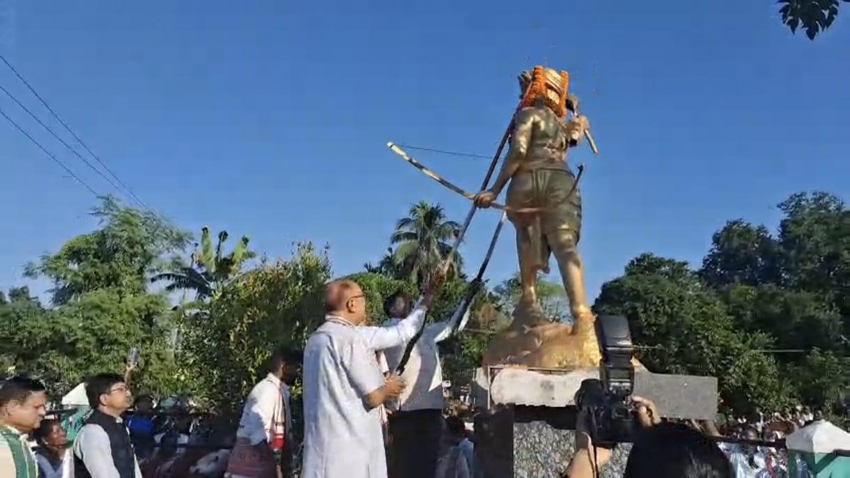 Union Minister Sarbananda Sonowal pays respectful tribute to the legendary figure Birsa Munda