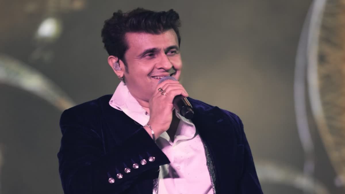 sonu-nigam-guwahati-concert-singer-pays-heartfelt-tribute-to-zubeen-garg-by-singing-mayabini-ratir-bukut