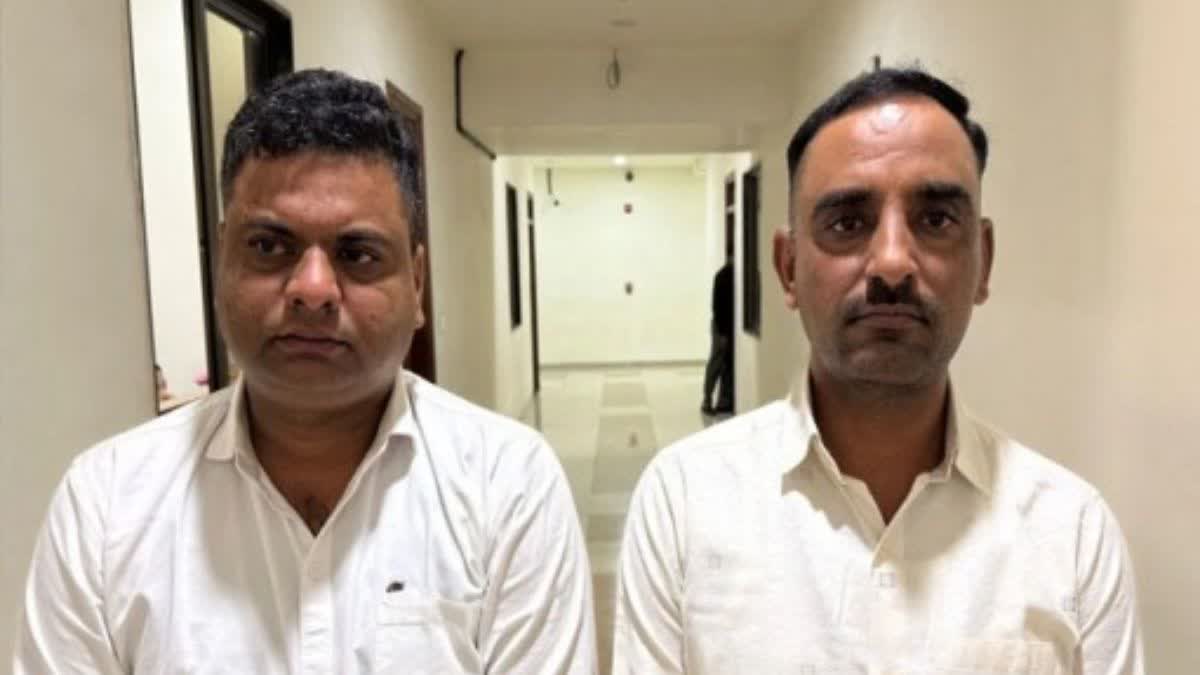 ગાંધીનગરમાં CID ક્રાઇમના PI અને કોન્સ્ટેબલ 30 લાખની લાંચ લેતા ACBના છટકામાં ઝડપાયા