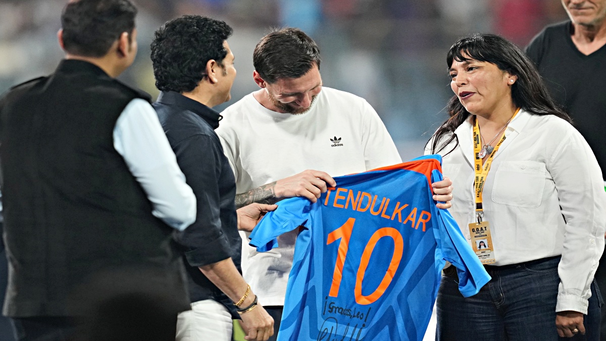 SACHIN MEETS MESSI