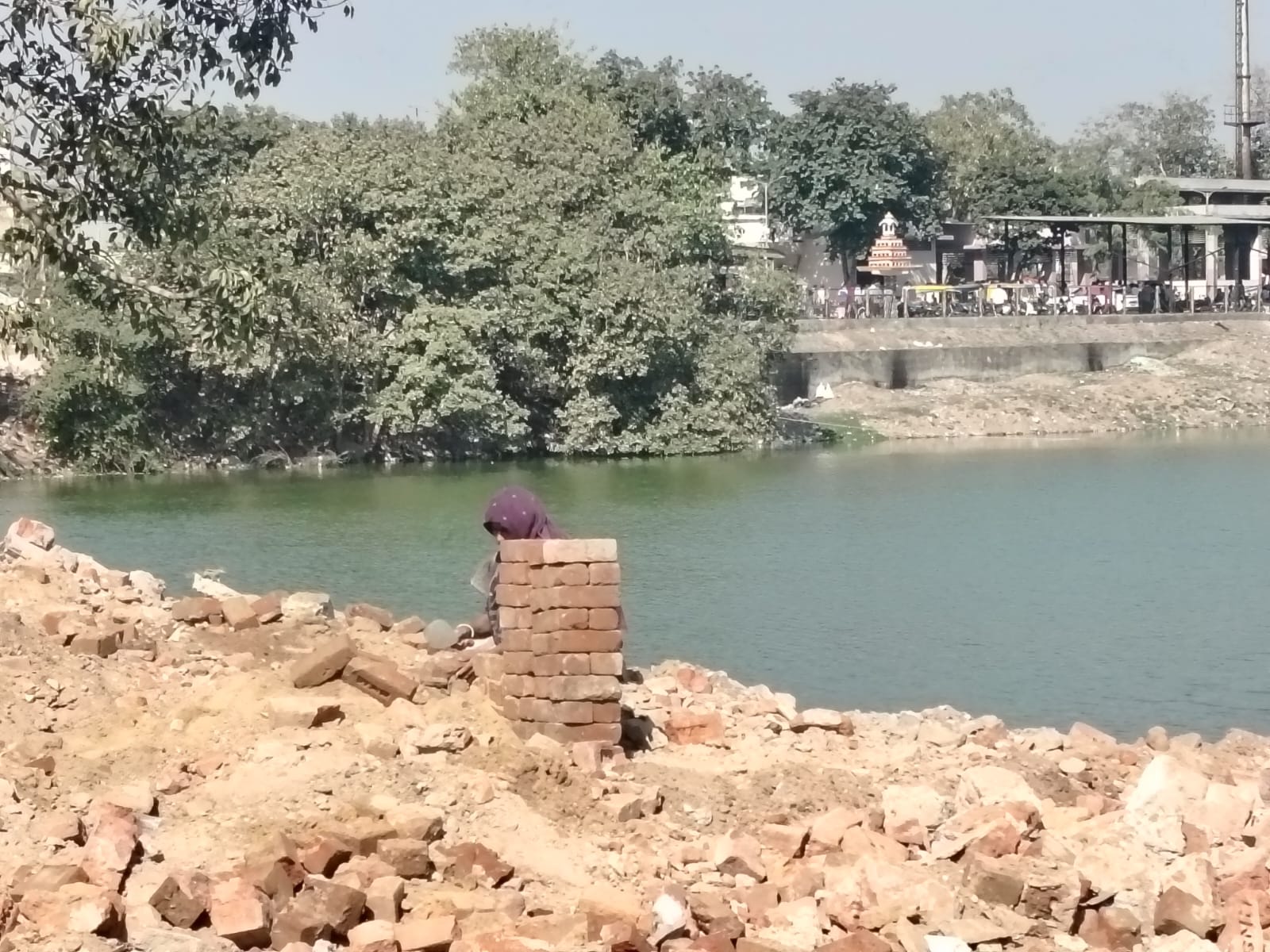 ઇસનપુર તળાવમાં મેગા ડિમોલેશન