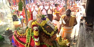 மாட்டு பொங்கலை முன்னிட்டு ஸ்ரீஜலகண்டீஸ்வரருக்கு சிறப்பு அபிஷேகம்