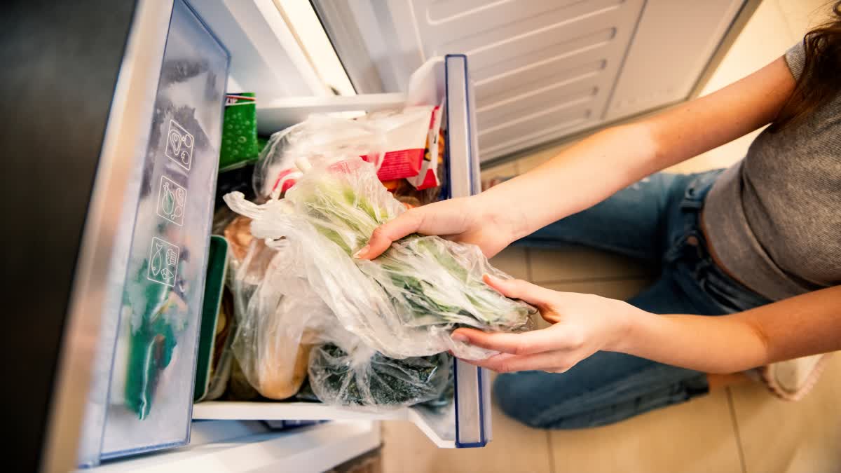 Storing vegetables in polyethene bags this mistake is harmful for health