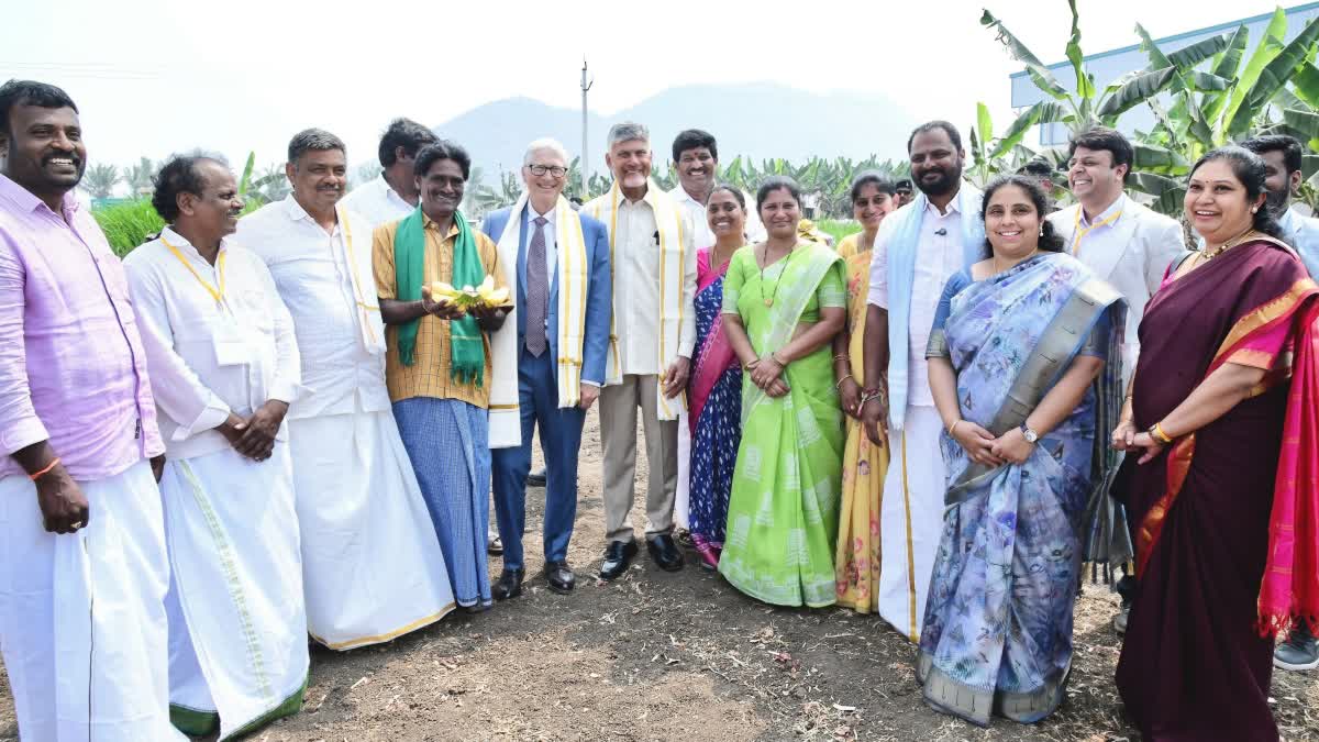 Bill_Gates_visit_banana_plantation