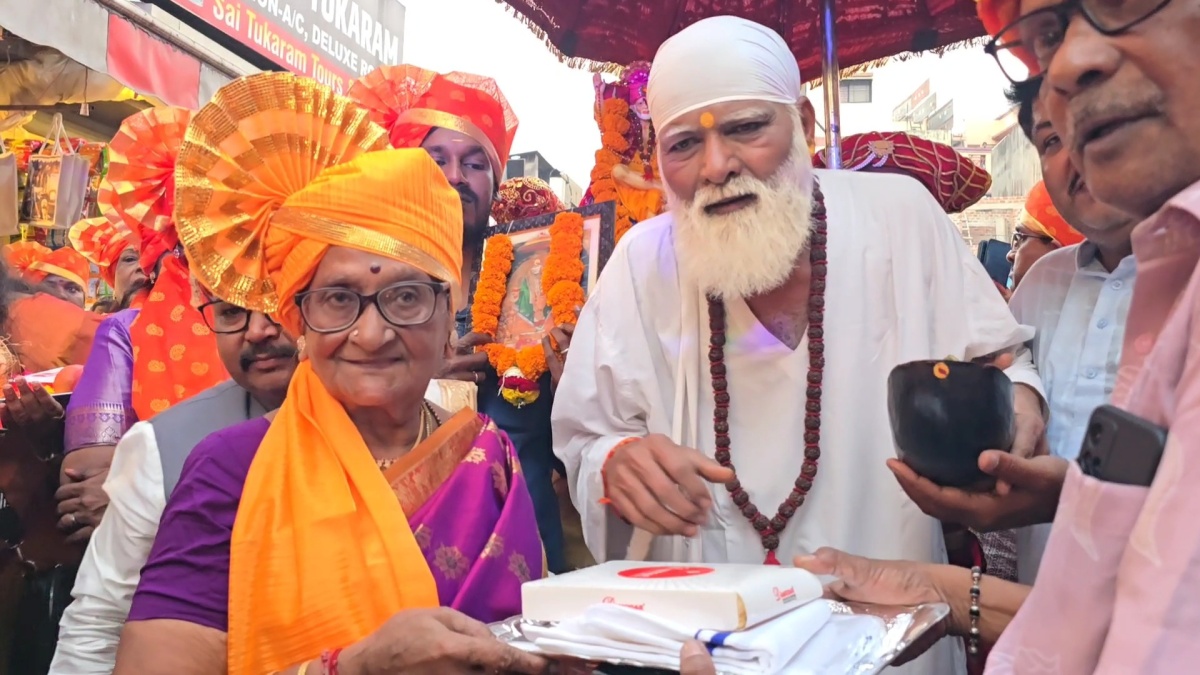 70-Year-Old Devotee From Chennai Fulfils Dream Of Taking Out Shirdi Sai Baba’s Grand Palanquin