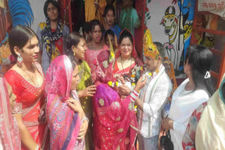 man-breaks-barriers-and-marries-transgender-partner-in-odisha-bhubaneswar