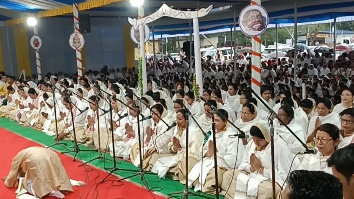 Ten thousand women perform Dihanaam