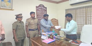 அதிமுக நிர்வாகியிடம் தேர்தல் பறக்கும் படை 1 லட்சம் ரூபாய் பறிமுதல்