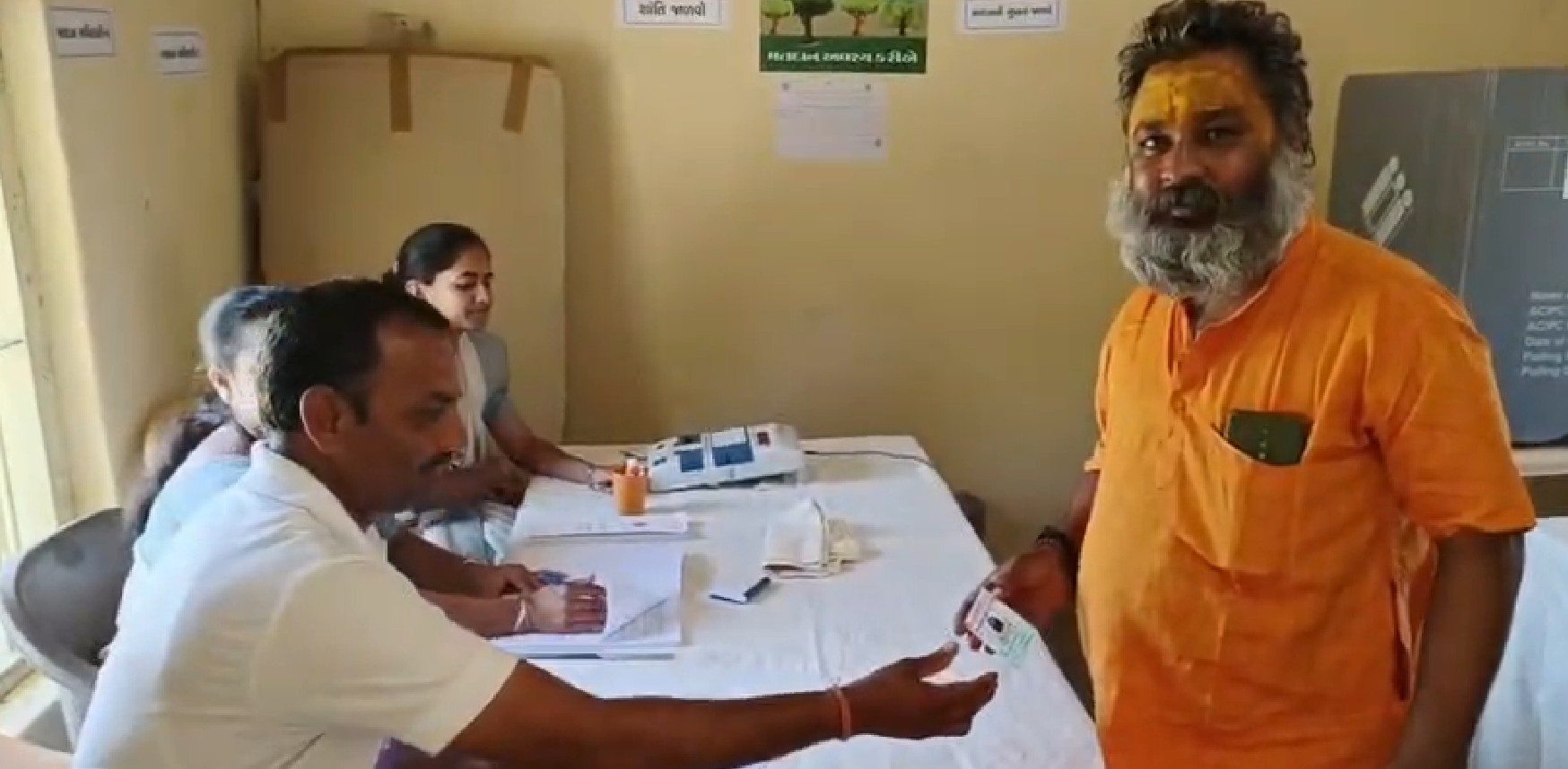 ગીરના જંગલમાં લોકશાહીની અનોખી કહાની: એક મત માટે 20 કિમી અંદર ઊભું થાય છે બૂથ