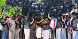 கருப்பு பலூனை பறக்கவிட்டு எதிர்ப்பு