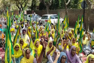 Farmers in Bathinda staged a protest