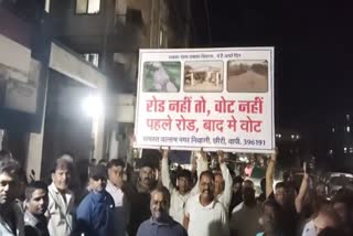 400થી વધુ વોટ ધરાવતા વલ્લભનગર વિસ્તારના સ્થાનિકોનું કહેવું છે કે, તેમણે રોડ માટે દરેક જગ્યાએ રજૂઆત કરી પણ કોઈ નિરાકરણ આવતું નથી