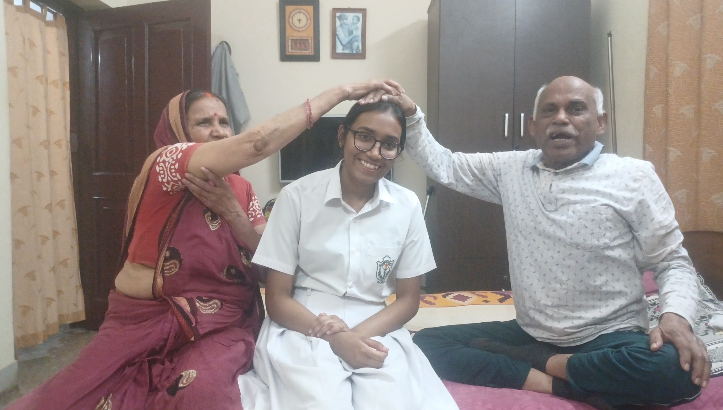 CBSE Board Result: 99.6% के साथ प्रण्या प्रिया बनीं स्टेट टॉपर, रिम्स  चिकित्सक की बेटी ने रचा इतिहास