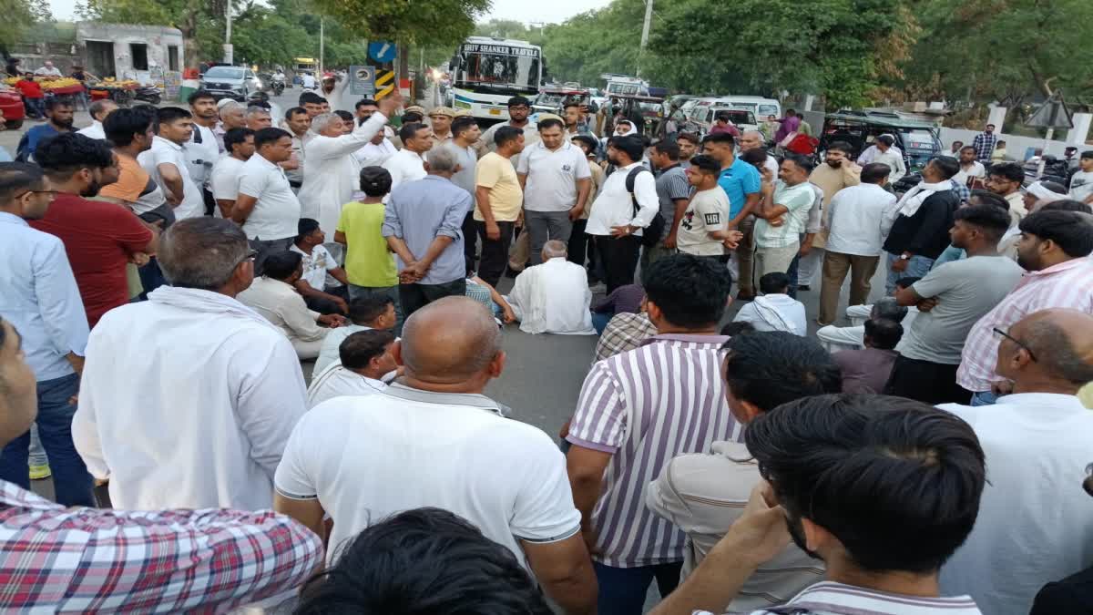 lineman died of electrocution in Jind family members blocked the Jind Gohana road